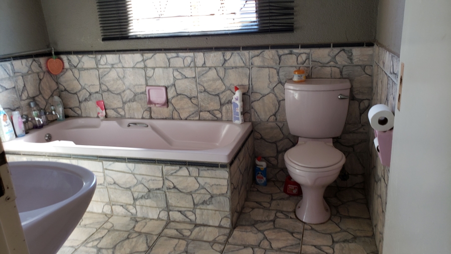 3 Bedroom Property for Sale in Geelhoutpark North West